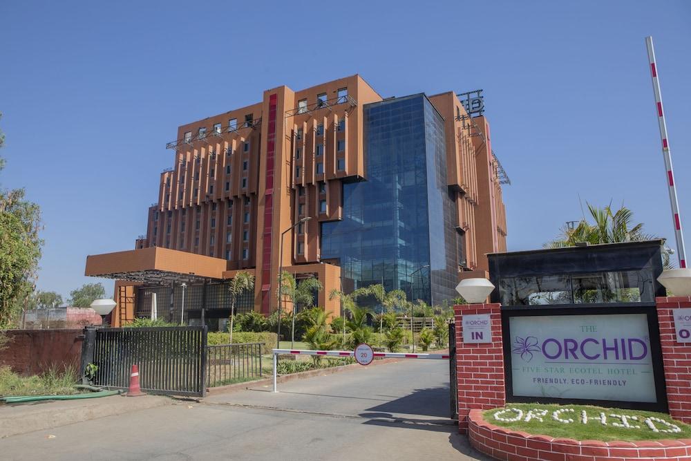 The Orchid Hotel Hinjewadi Pune Exteriör bild Orchid Hospital